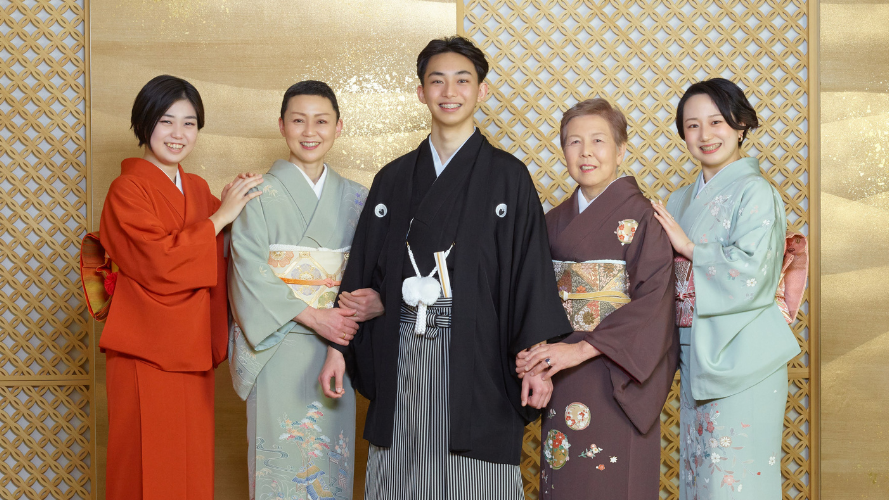成人のお祝いは紋付羽織袴で